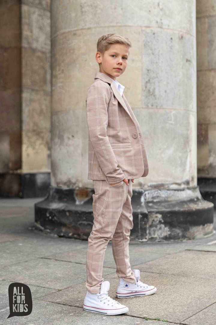 Elegantly sporty light grey checkered suit with fly included Elegantly sporty light grey checkered suit with fly included