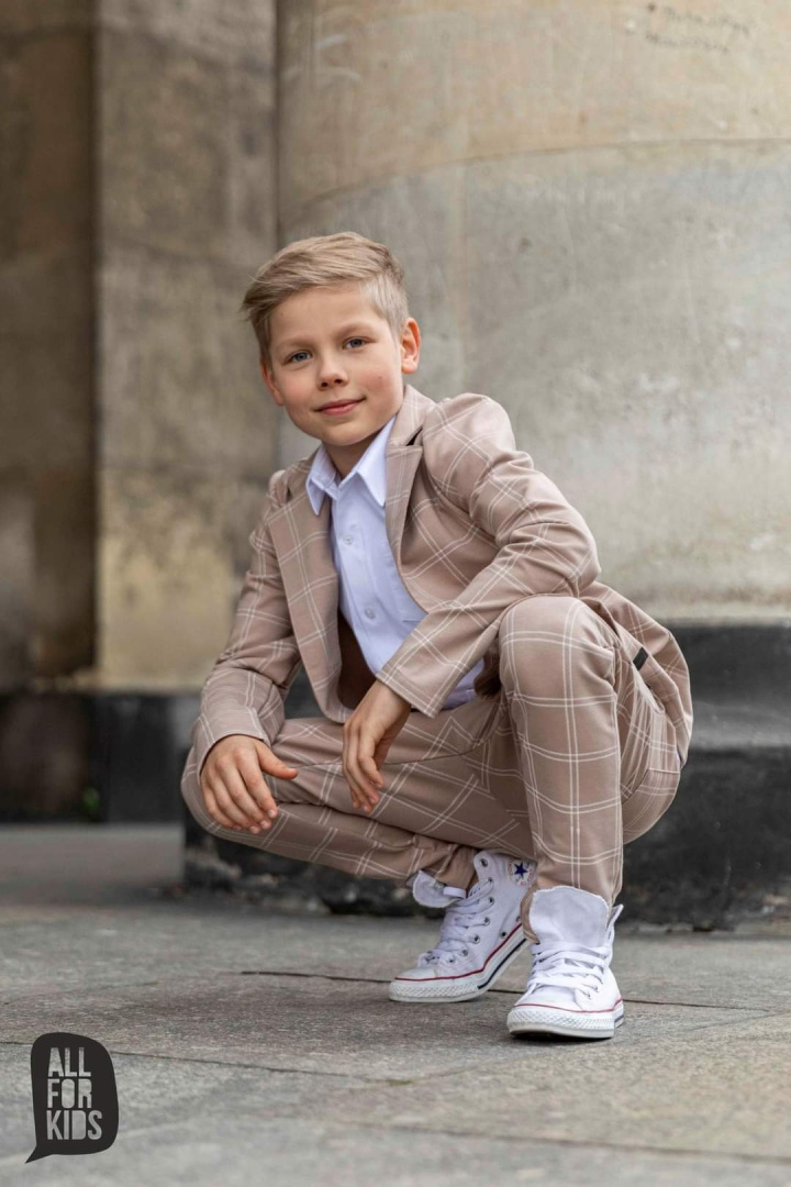 Elegantly sporty light grey checkered suit with fly included Elegantly sporty light grey checkered suit with fly included