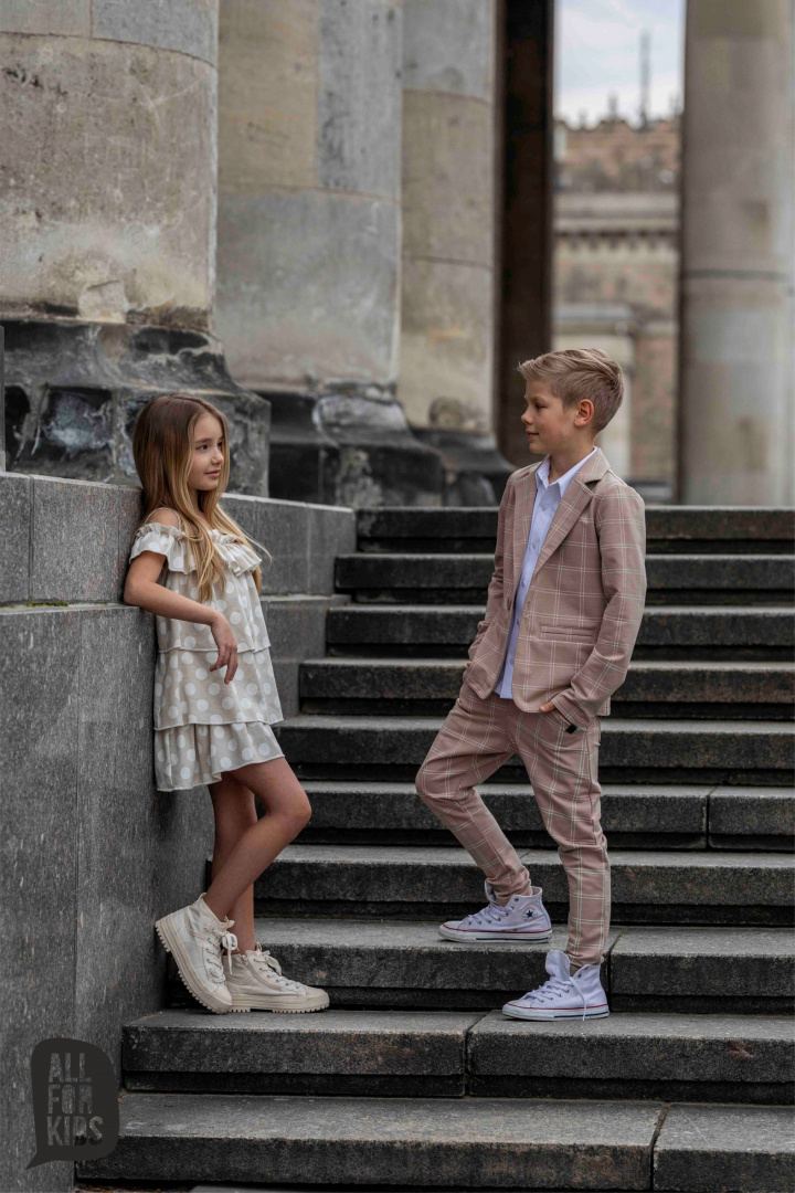 Elegantly sporty light grey checkered suit with fly included Elegantly sporty light grey checkered suit with fly included
