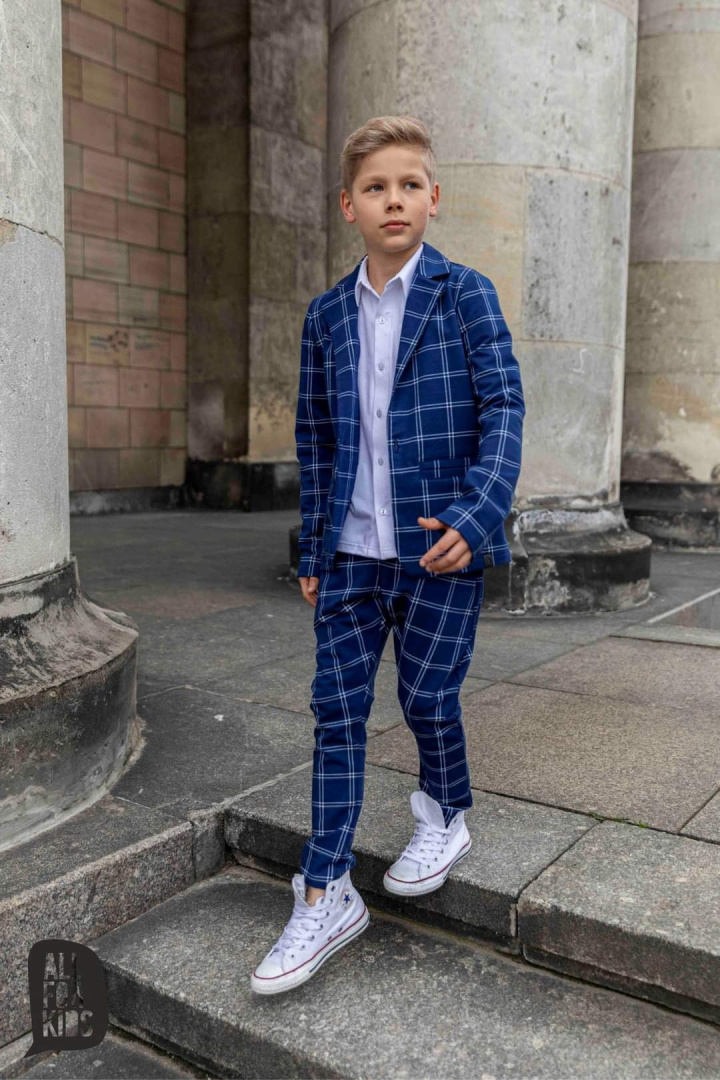 Elegantly sporty light grey checkered suit with fly included Elegantly sporty light grey checkered suit with fly included