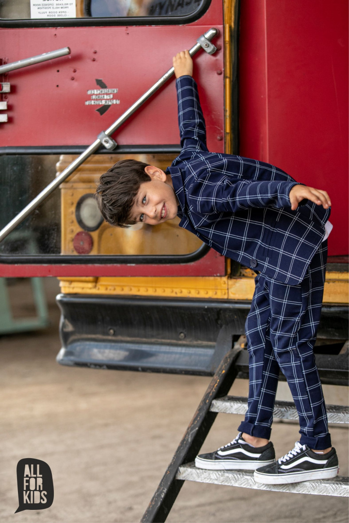 Elegantly sporty light grey checkered suit with fly included Elegantly sporty light grey checkered suit with fly included