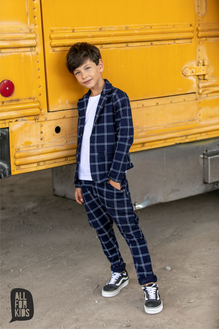Elegantly sporty light grey checkered suit with fly included Elegantly sporty light grey checkered suit with fly included