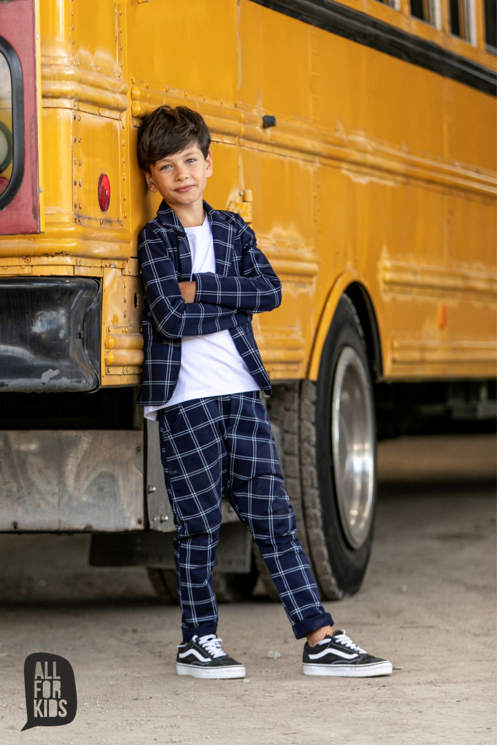 Elegantly sporty light grey checkered suit with fly included Elegantly sporty light grey checkered suit with fly included