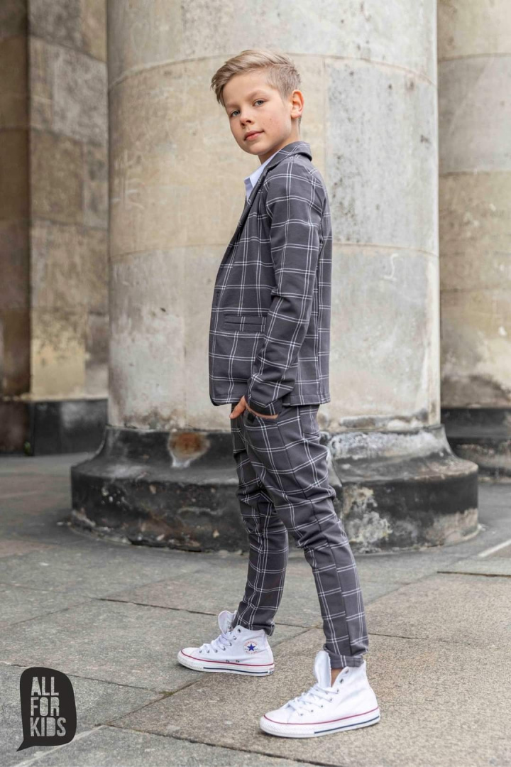 Elegantly sporty light grey checkered suit with fly included Elegantly sporty light grey checkered suit with fly included