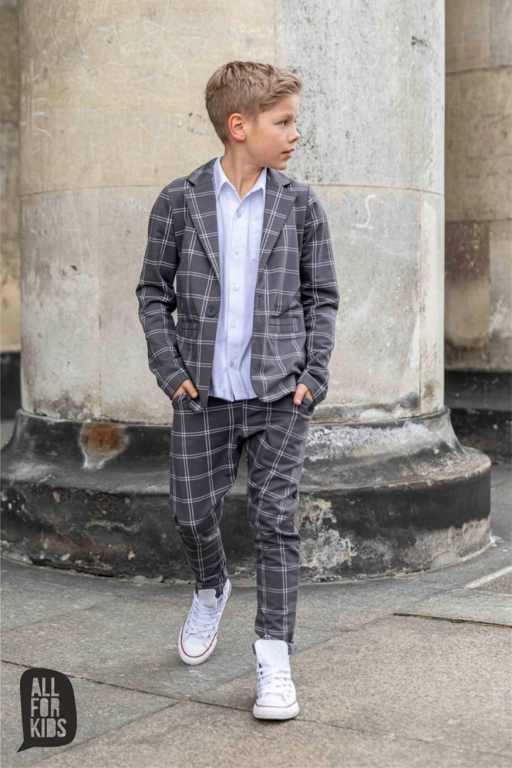 Elegantly sporty light grey checkered suit with fly included Elegantly sporty light grey checkered suit with fly included