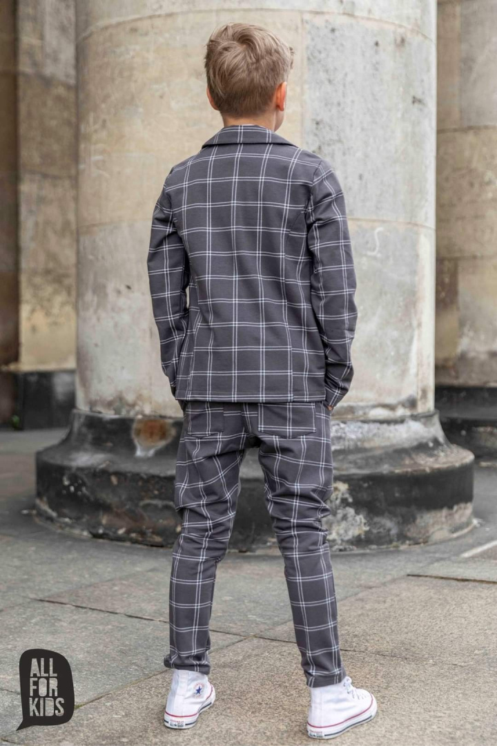 Elegantly sporty light grey checkered suit with fly included Elegantly sporty light grey checkered suit with fly included