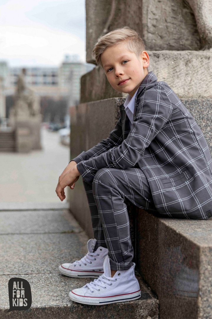 Elegantly sporty light grey checkered suit with fly included Elegantly sporty light grey checkered suit with fly included
