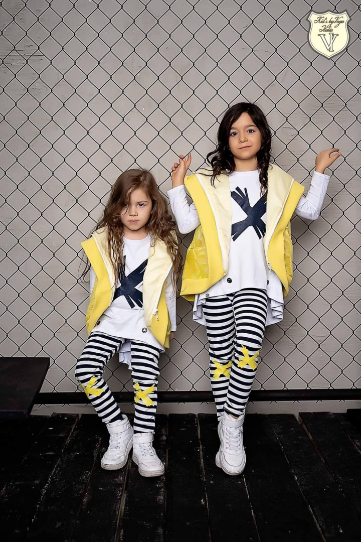 Metallic lemon vest with holo effect Metallic lemon vest with holo effect