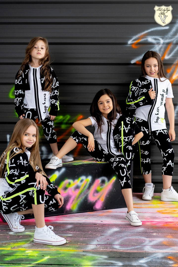 Set of 3in1 GRAFFITI: sweatshirt, 3/4 tights and long blouse Set of 3in1 GRAFFITI: sweatshirt, 3/4 tights and long blouse