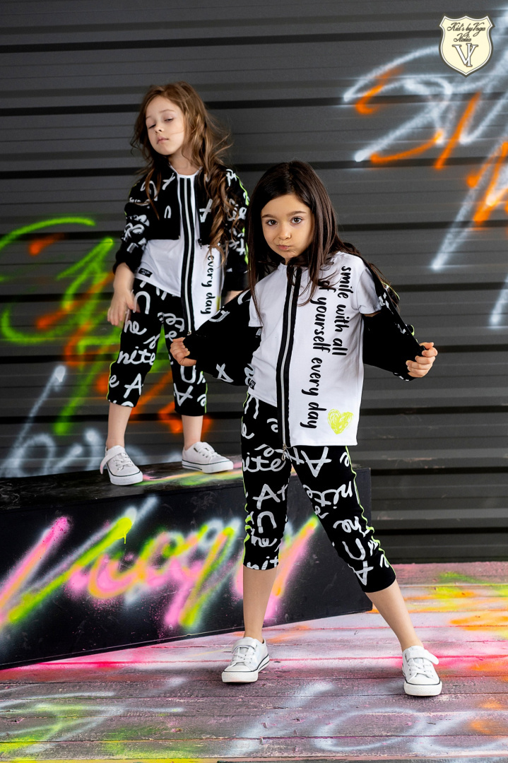 Set of 3in1 GRAFFITI: sweatshirt, 3/4 tights and long blouse Set of 3in1 GRAFFITI: sweatshirt, 3/4 tights and long blouse