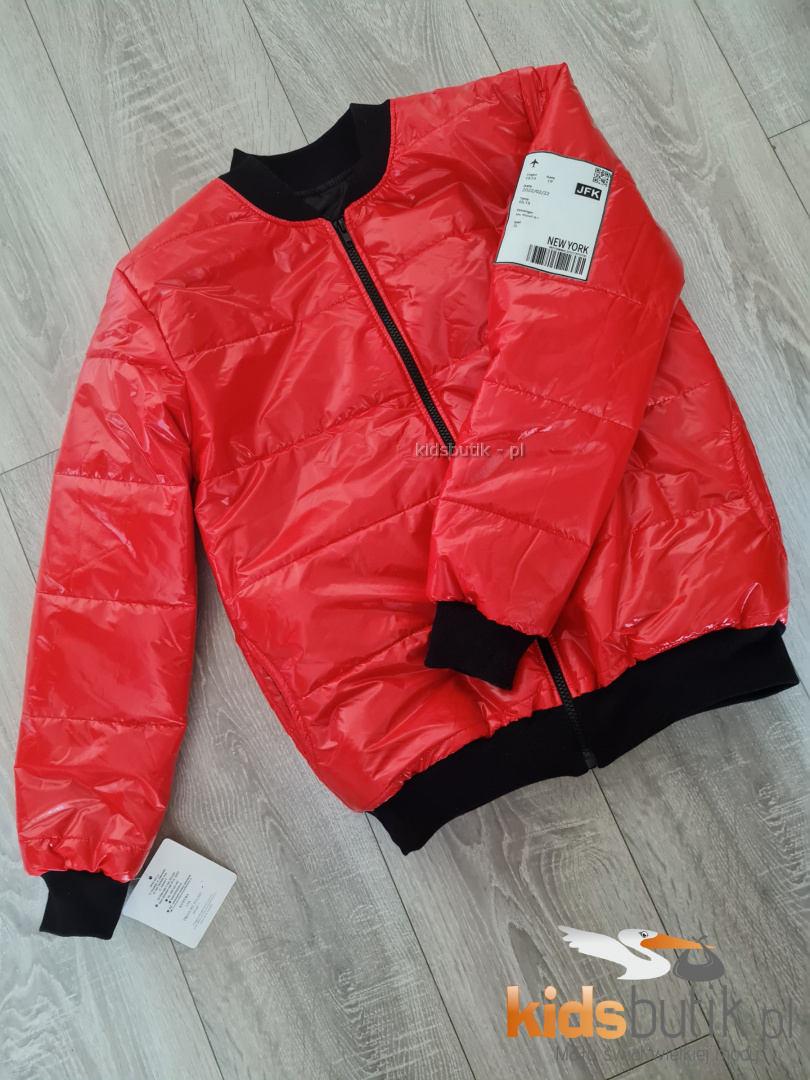 Quilted red jacket with a badge Quilted red jacket with a badge