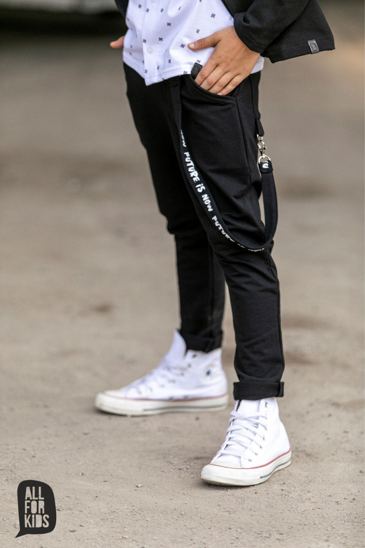 Sporty, smooth suit with detachable braces - black Sporty, smooth suit with detachable braces - black