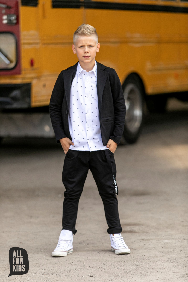 Sporty, smooth suit with detachable braces - black Sporty, smooth suit with detachable braces - black