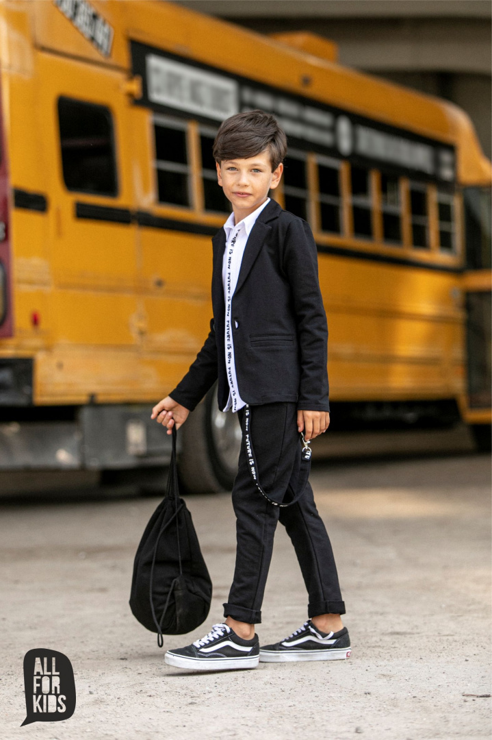 Sporty, smooth suit with detachable braces - black Sporty, smooth suit with detachable braces - black