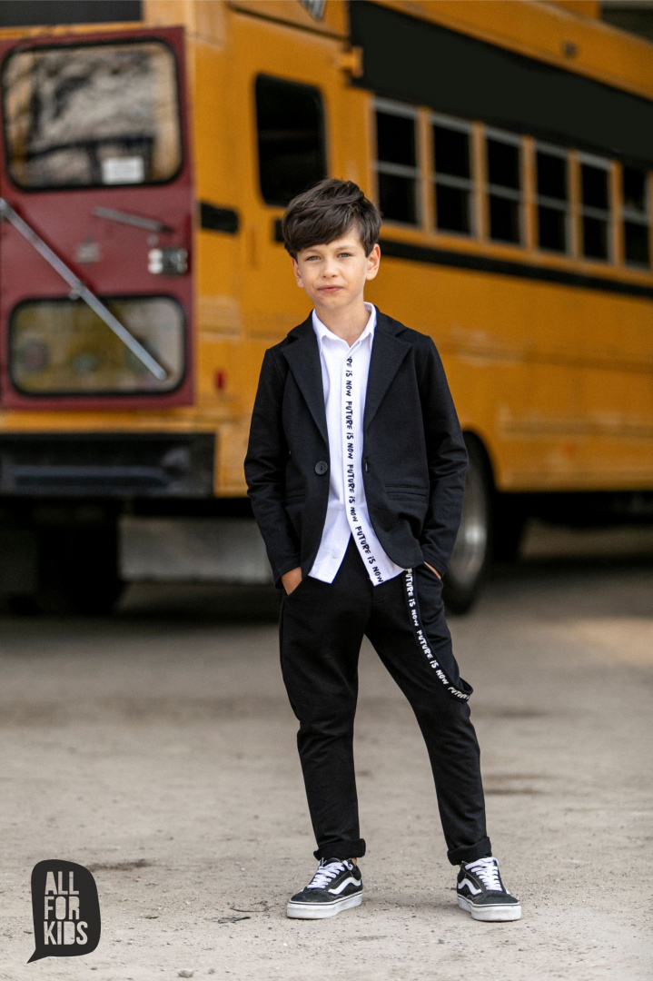 Sporty, smooth suit with detachable braces - black Sporty, smooth suit with detachable braces - black