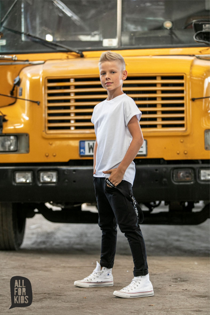 Sporty, smooth suit with detachable braces - black Sporty, smooth suit with detachable braces - black
