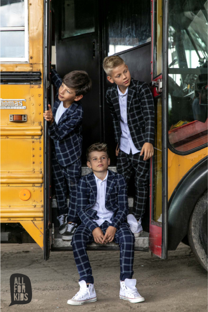 Elegantly sporty light grey checkered suit with fly included Elegantly sporty light grey checkered suit with fly included