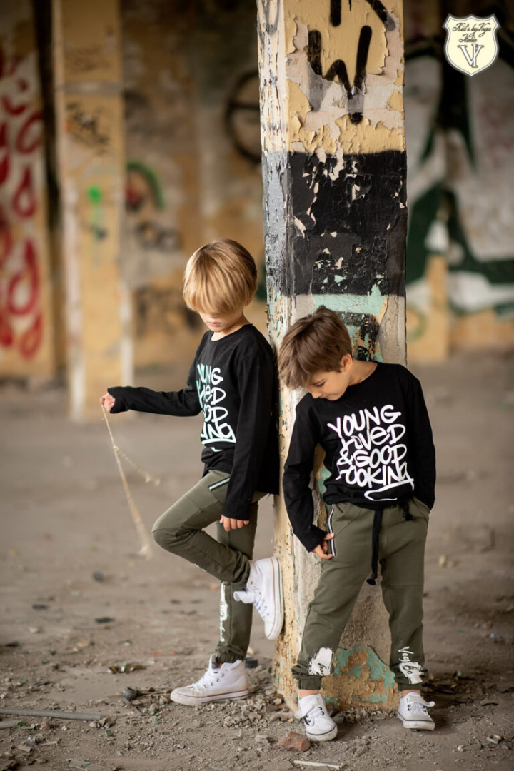 YOUNG set with prints YOUNG set with prints