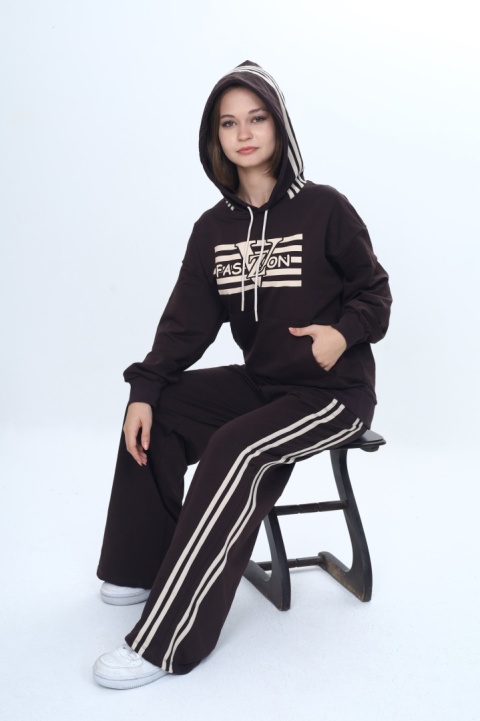 Dres sportowy z kapturem VIZ FASHION lampasy - czekolada Dres sportowy z kapturem VIZ FASHION lampasy - czekolada