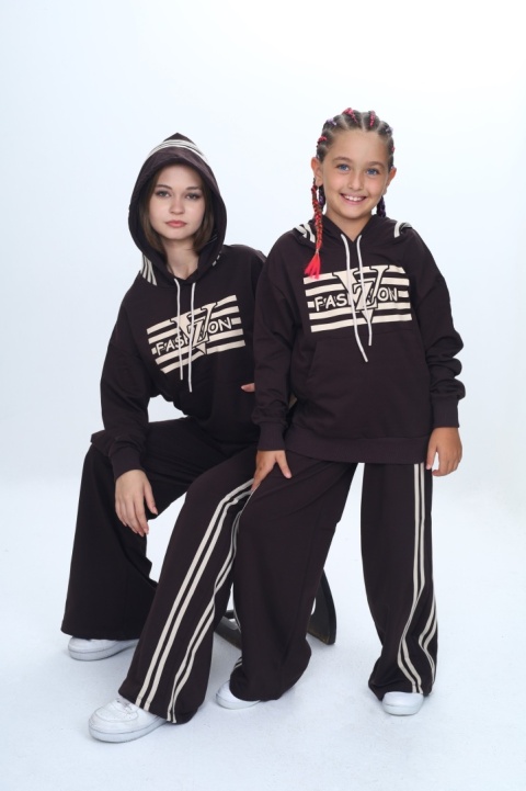 Dres sportowy z kapturem VIZ FASHION lampasy - czekolada Dres sportowy z kapturem VIZ FASHION lampasy - czekolada