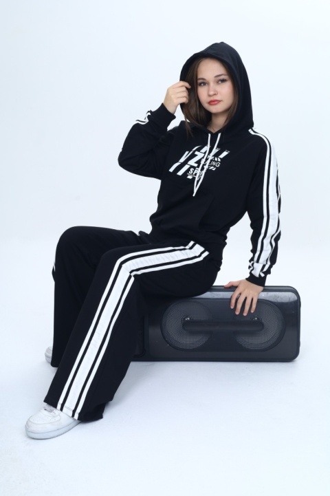 Dres sportowy z kapturem VIZ SPORT lampasy - czarny Dres sportowy z kapturem VIZ SPORT lampasy - czarny
