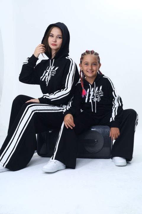 Dres sportowy z kapturem VIZ SPORT lampasy - czarny Dres sportowy z kapturem VIZ SPORT lampasy - czarny