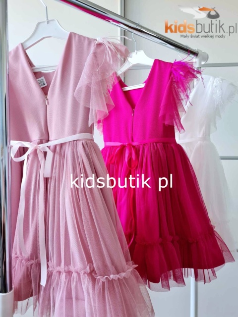 Elegancka sukienka z piórkami i zdejmowanym kwiatem - ecru Elegancka sukienka z piórkami i zdejmowanym kwiatem - ecru