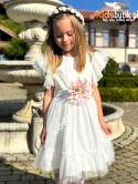 Elegancka sukienka z piórkami i zdejmowanym kwiatem - ecru