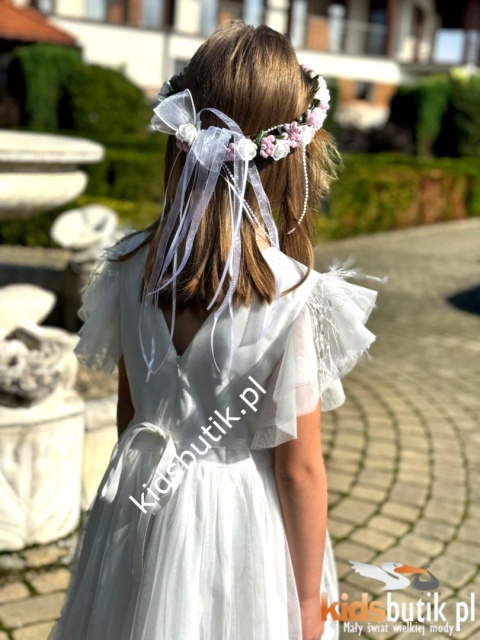 Elegancka sukienka z piórkami i zdejmowanym kwiatem - ecru Elegancka sukienka z piórkami i zdejmowanym kwiatem - ecru