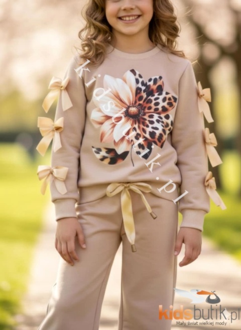 Dres premium z kwiatowym nadrukiem i kokardkami - beż