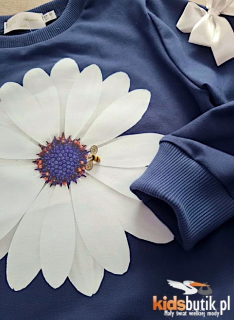 Dres premium z kwiatowym nadrukiem, broszką i kokardkami - granat