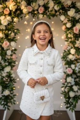 Elegancki garnitur ze spódnicą i z perełkami - biały