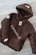 Kurtka zimowa pikowana z naszywkami i przywieszką - czekolada