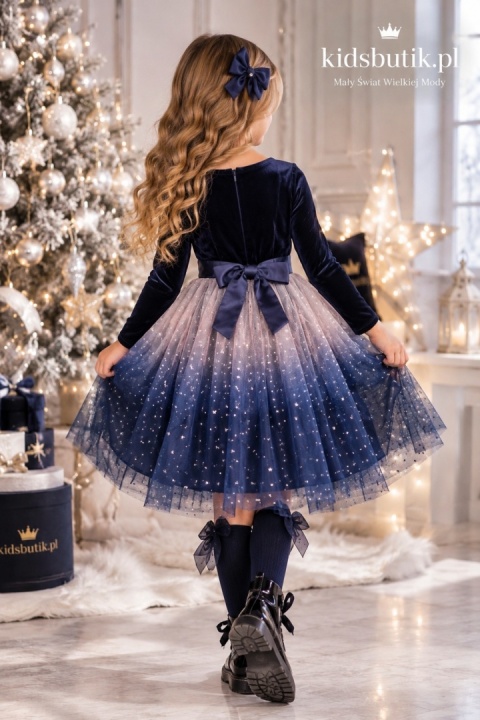 Welurowa sukienka ombre STARRY NIGHT z tiulem i kwiatem - granatowa