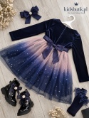 Welurowa sukienka ombre STARRY NIGHT z tiulem i kwiatem - granatowa