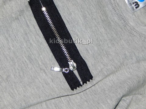 Stylowy tshirt z metalowym zamkiem Stylowy tshirt z metalowym zamkiem