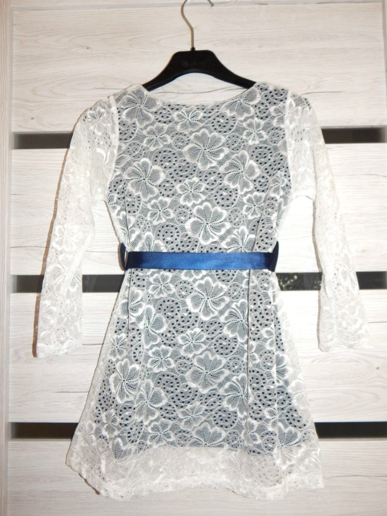Elegancka sukienka z gipiury/koronki z szarfą Elegancka sukienka z gipiury/koronki z szarfą