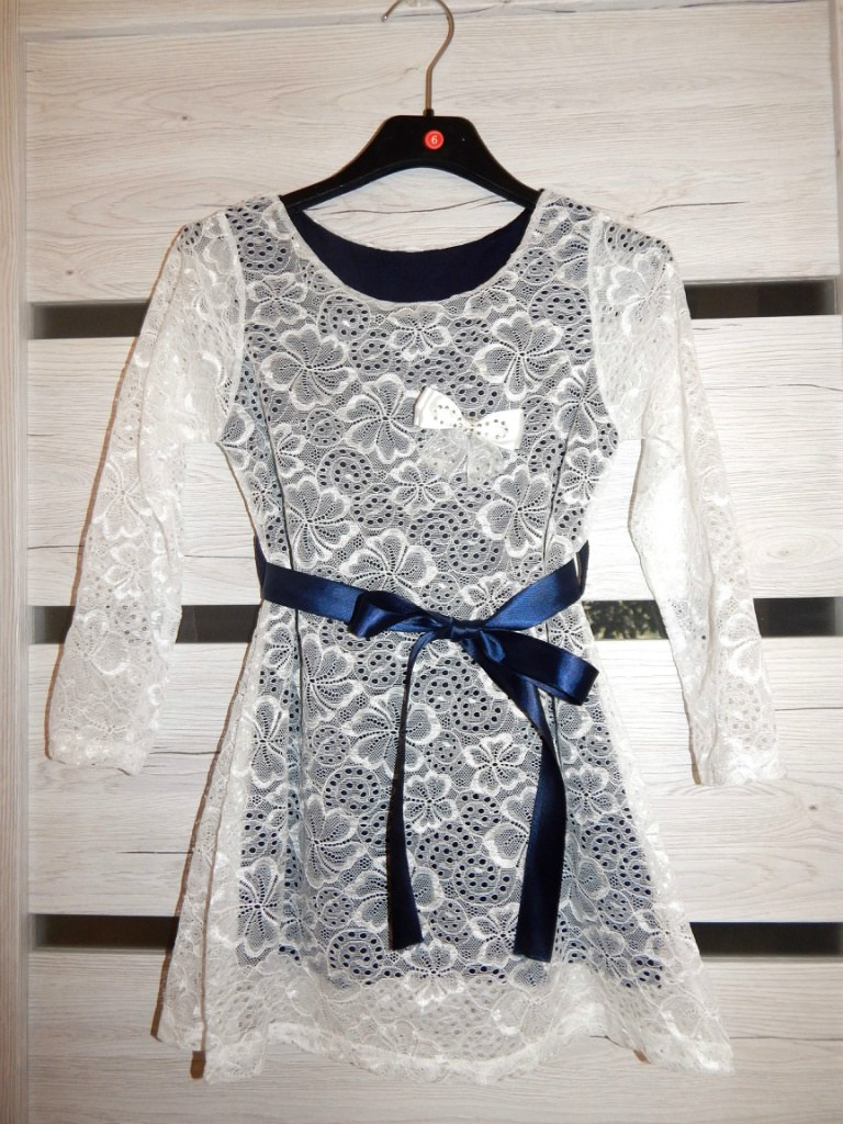 Elegancka sukienka z gipiury/koronki z szarfą Elegancka sukienka z gipiury/koronki z szarfą