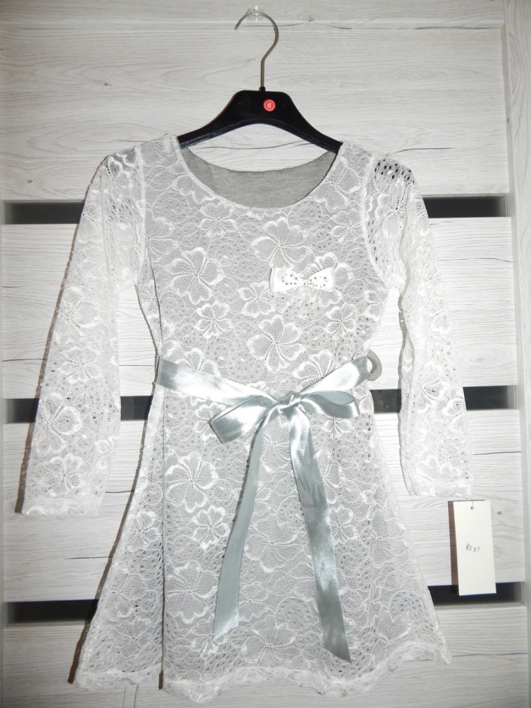 Elegancka sukienka z gipiury/koronki z szarfą Elegancka sukienka z gipiury/koronki z szarfą
