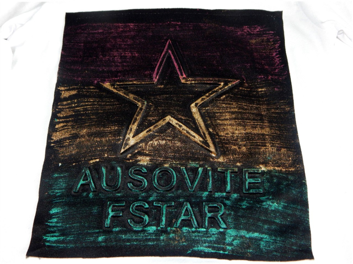 Tshirt STAR z wypukłym napisem i wiązaniem z tyłu Tshirt STAR z wypukłym napisem i wiązaniem z tyłu