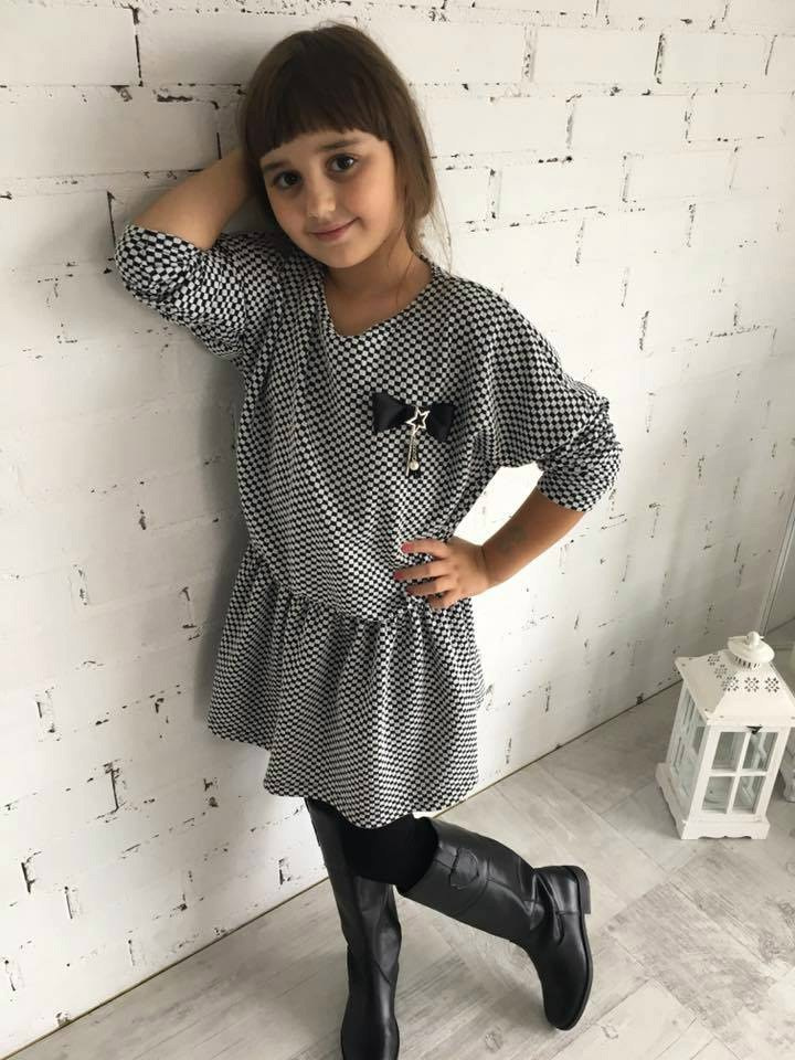 Elegancka sukienka CLEO z czarną kokardką Elegancka sukienka CLEO z czarną kokardką