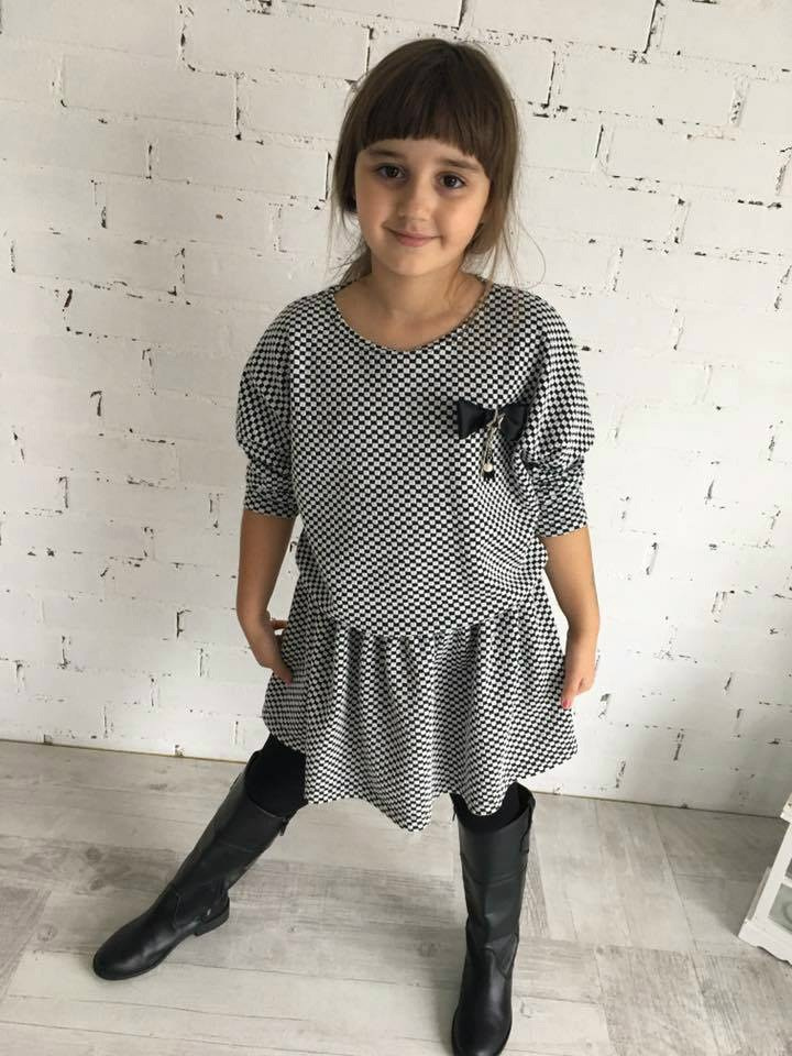 Elegancka sukienka CLEO z czarną kokardką Elegancka sukienka CLEO z czarną kokardką