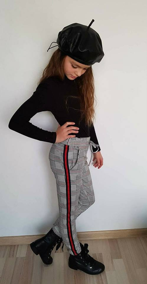 Elegancko sportowe spodnie w pepitkę z lampasami Elegancko sportowe spodnie w pepitkę z lampasami