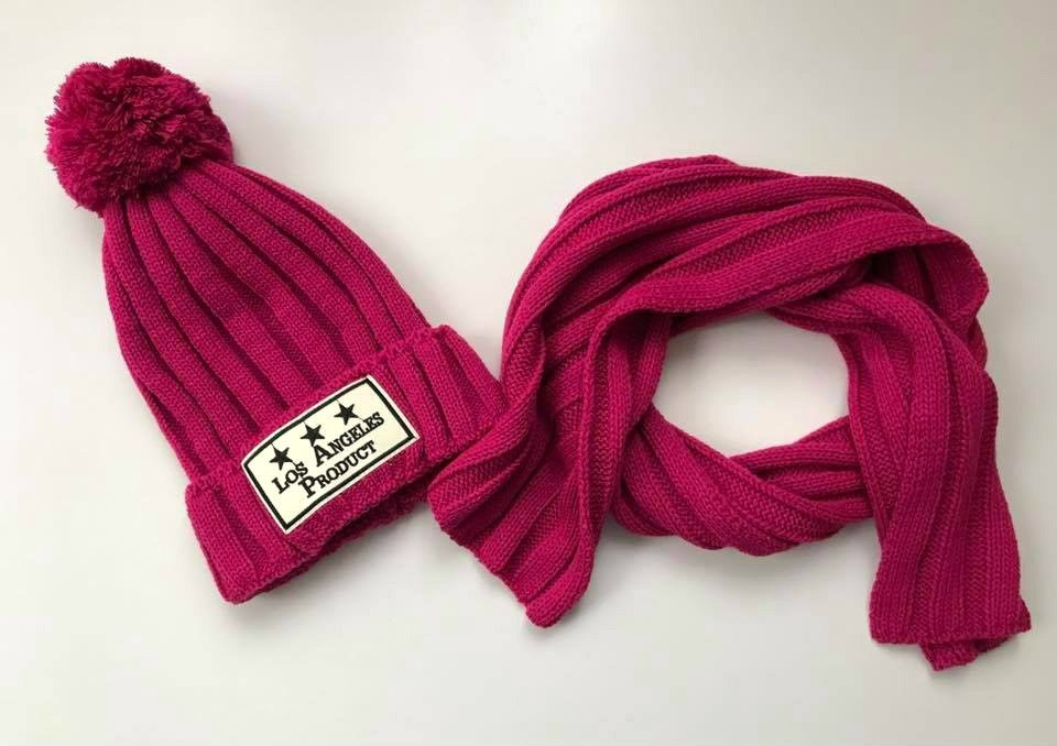 LOS ANGELES PRODUCT - zimowy zestaw czapka z pomponem i szalik (amarant) LOS ANGELES PRODUCT - zimowy zestaw czapka z pomponem i szalik (amarant)